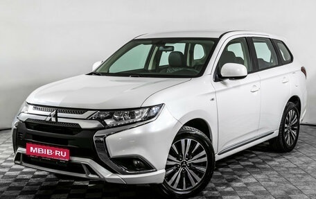 Mitsubishi Outlander III рестайлинг 3, 2022 год, 2 760 000 рублей, 1 фотография