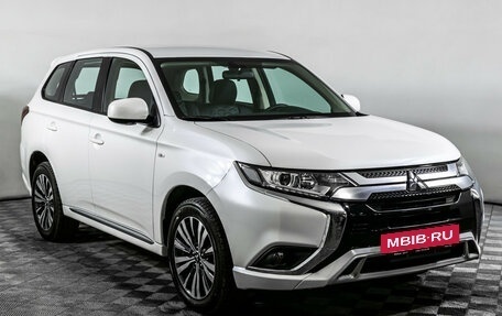 Mitsubishi Outlander III рестайлинг 3, 2022 год, 2 760 000 рублей, 3 фотография