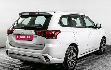 Mitsubishi Outlander III рестайлинг 3, 2022 год, 2 760 000 рублей, 5 фотография