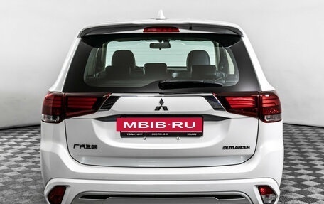 Mitsubishi Outlander III рестайлинг 3, 2022 год, 2 760 000 рублей, 6 фотография