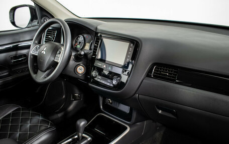 Mitsubishi Outlander III рестайлинг 3, 2022 год, 2 760 000 рублей, 10 фотография