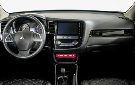 Mitsubishi Outlander III рестайлинг 3, 2022 год, 2 760 000 рублей, 11 фотография