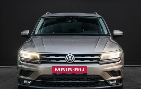 Volkswagen Tiguan II, 2019 год, 2 850 000 рублей, 2 фотография