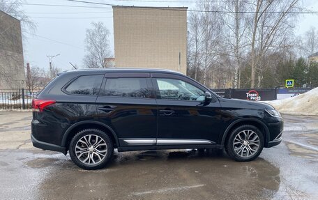 Mitsubishi Outlander III рестайлинг 3, 2015 год, 1 565 000 рублей, 4 фотография