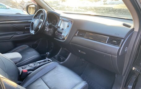 Mitsubishi Outlander III рестайлинг 3, 2015 год, 1 565 000 рублей, 8 фотография