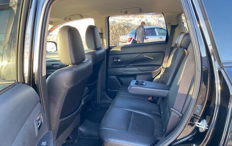 Mitsubishi Outlander III рестайлинг 3, 2015 год, 1 565 000 рублей, 9 фотография