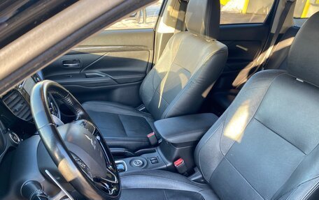 Mitsubishi Outlander III рестайлинг 3, 2015 год, 1 565 000 рублей, 7 фотография