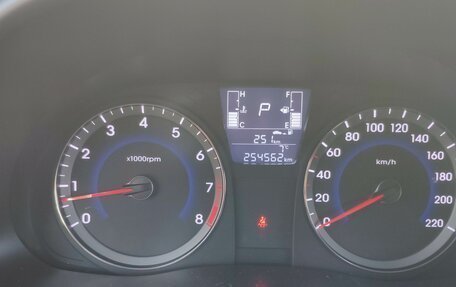 Hyundai Solaris II рестайлинг, 2015 год, 850 000 рублей, 7 фотография