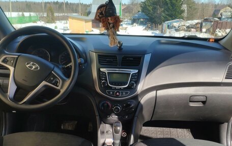 Hyundai Solaris II рестайлинг, 2015 год, 850 000 рублей, 8 фотография