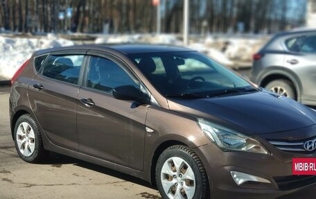 Hyundai Solaris II рестайлинг, 2015 год, 850 000 рублей, 2 фотография