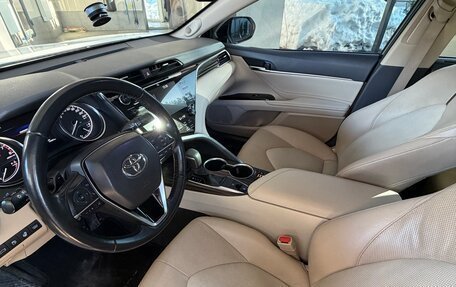 Toyota Camry, 2018 год, 2 950 000 рублей, 4 фотография