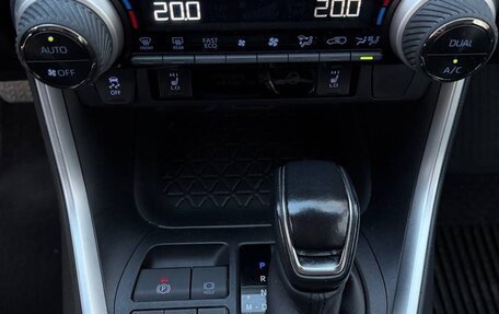 Toyota RAV4, 2022 год, 3 800 000 рублей, 15 фотография