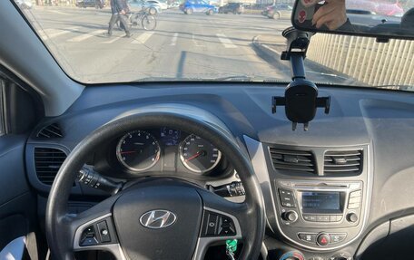 Hyundai Solaris II рестайлинг, 2015 год, 880 000 рублей, 5 фотография