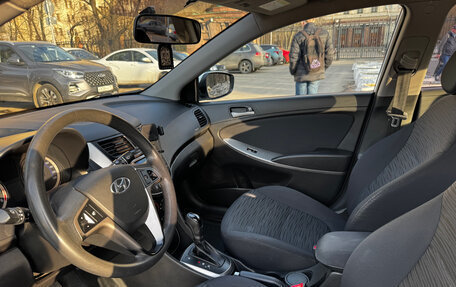 Hyundai Solaris II рестайлинг, 2015 год, 1 000 000 рублей, 10 фотография