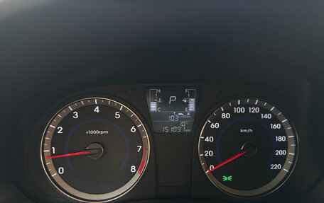 Hyundai Solaris II рестайлинг, 2015 год, 1 000 000 рублей, 12 фотография