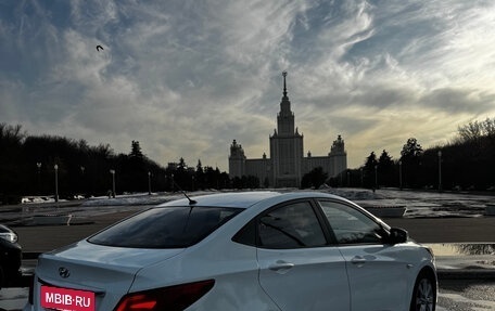 Hyundai Solaris II рестайлинг, 2015 год, 1 000 000 рублей, 7 фотография