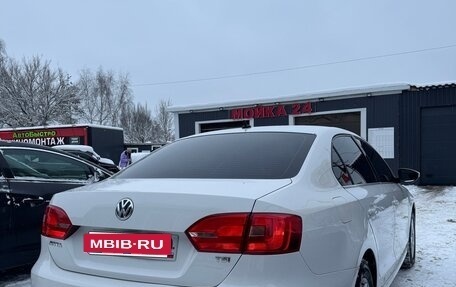 Volkswagen Jetta VI, 2013 год, 1 250 000 рублей, 2 фотография