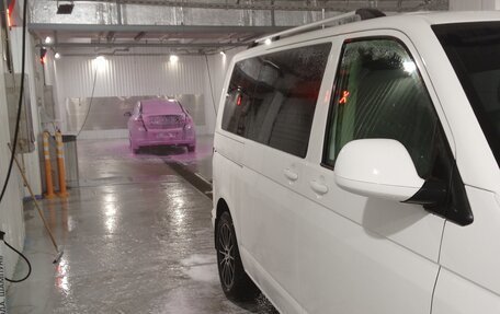 Volkswagen Multivan T6 рестайлинг, 2021 год, 3 950 000 рублей, 2 фотография