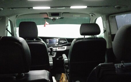 Volkswagen Multivan T6 рестайлинг, 2021 год, 3 950 000 рублей, 9 фотография