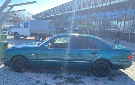 Mercedes-Benz E-Класс, 1995 год, 150 000 рублей, 2 фотография