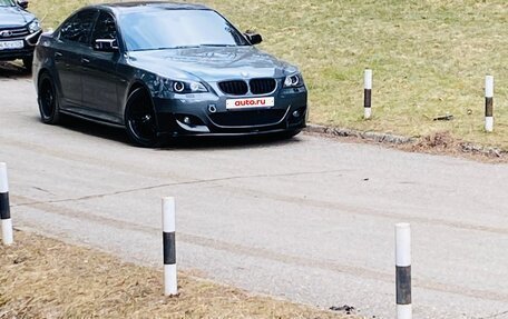 BMW 5 серия, 2004 год, 1 950 000 рублей, 3 фотография