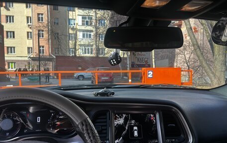 Dodge Challenger III рестайлинг 2, 2018 год, 4 300 000 рублей, 12 фотография