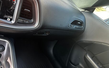 Dodge Challenger III рестайлинг 2, 2018 год, 4 300 000 рублей, 11 фотография