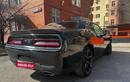 Dodge Challenger III рестайлинг 2, 2018 год, 4 300 000 рублей, 4 фотография