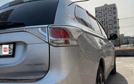 Mitsubishi Outlander III рестайлинг 3, 2013 год, 1 490 000 рублей, 4 фотография