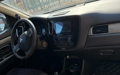 Mitsubishi Outlander III рестайлинг 3, 2013 год, 1 490 000 рублей, 6 фотография