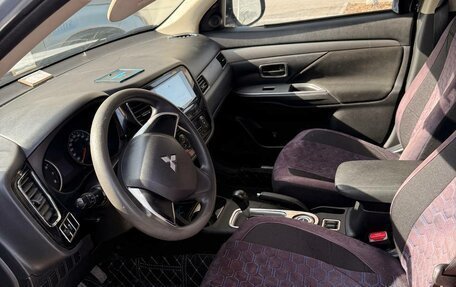 Mitsubishi Outlander III рестайлинг 3, 2013 год, 1 490 000 рублей, 10 фотография