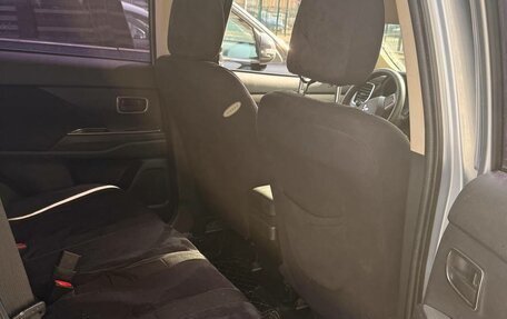 Mitsubishi Outlander III рестайлинг 3, 2013 год, 1 490 000 рублей, 12 фотография