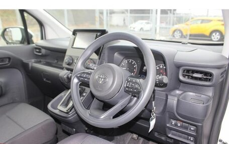 Toyota Sienta, 2022 год, 1 290 005 рублей, 6 фотография