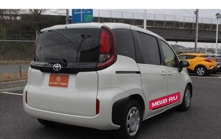 Toyota Sienta, 2022 год, 1 290 005 рублей, 3 фотография