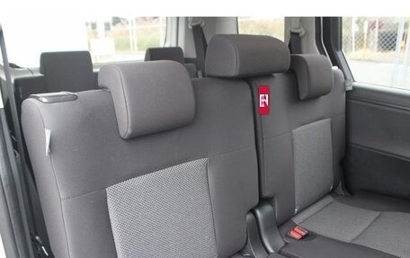 Toyota Sienta, 2022 год, 1 290 005 рублей, 9 фотография