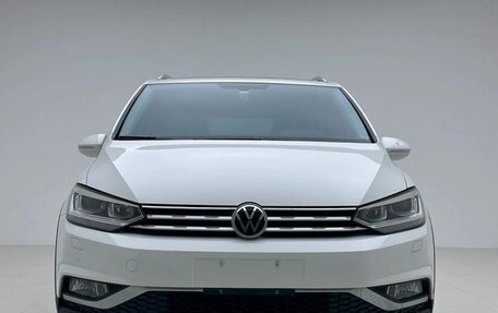 Volkswagen Touran III, 2022 год, 1 535 005 рублей, 2 фотография