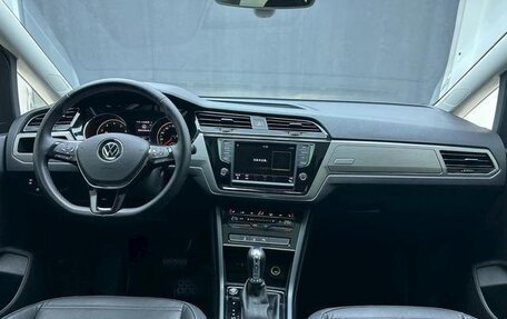 Volkswagen Touran III, 2022 год, 1 535 005 рублей, 5 фотография