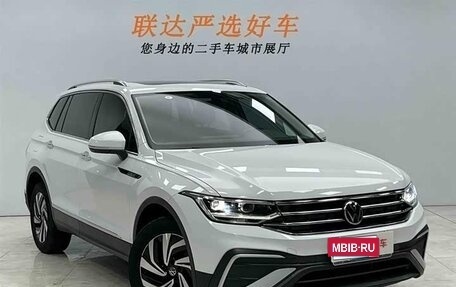 Volkswagen Tiguan II, 2023 год, 3 000 000 рублей, 5 фотография