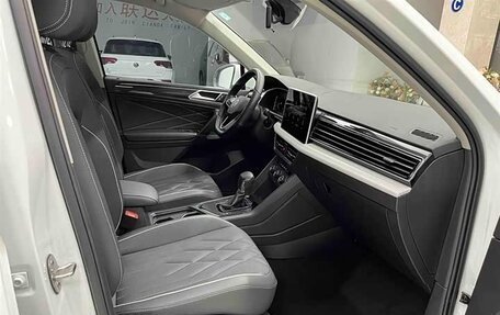 Volkswagen Tiguan II, 2023 год, 3 000 000 рублей, 17 фотография