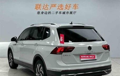 Volkswagen Tiguan II, 2023 год, 3 000 000 рублей, 6 фотография