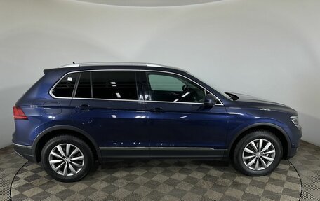 Volkswagen Tiguan II, 2017 год, 2 500 000 рублей, 4 фотография