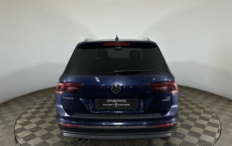 Volkswagen Tiguan II, 2017 год, 2 500 000 рублей, 3 фотография