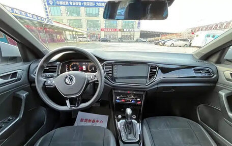 Volkswagen T-Roc I, 2021 год, 1 550 010 рублей, 7 фотография