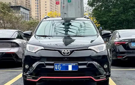 Toyota RAV4, 2016 год, 1 625 000 рублей, 2 фотография