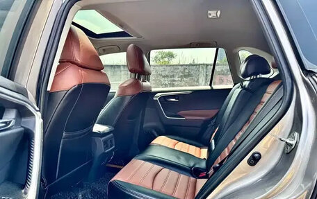 Toyota RAV4, 2021 год, 2 245 000 рублей, 10 фотография