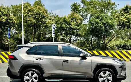 Toyota RAV4, 2021 год, 2 245 000 рублей, 4 фотография