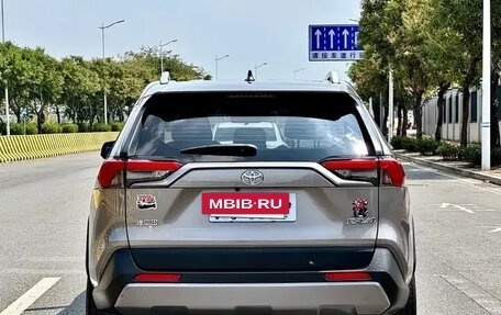 Toyota RAV4, 2021 год, 2 245 000 рублей, 7 фотография