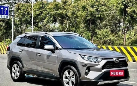 Toyota RAV4, 2021 год, 2 245 000 рублей, 3 фотография