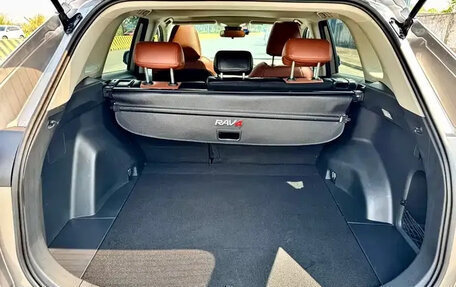 Toyota RAV4, 2021 год, 2 245 000 рублей, 15 фотография