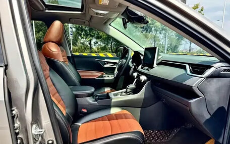 Toyota RAV4, 2021 год, 2 245 000 рублей, 14 фотография